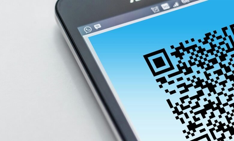 من هنا قم بإنشاء QR Code خاص بك